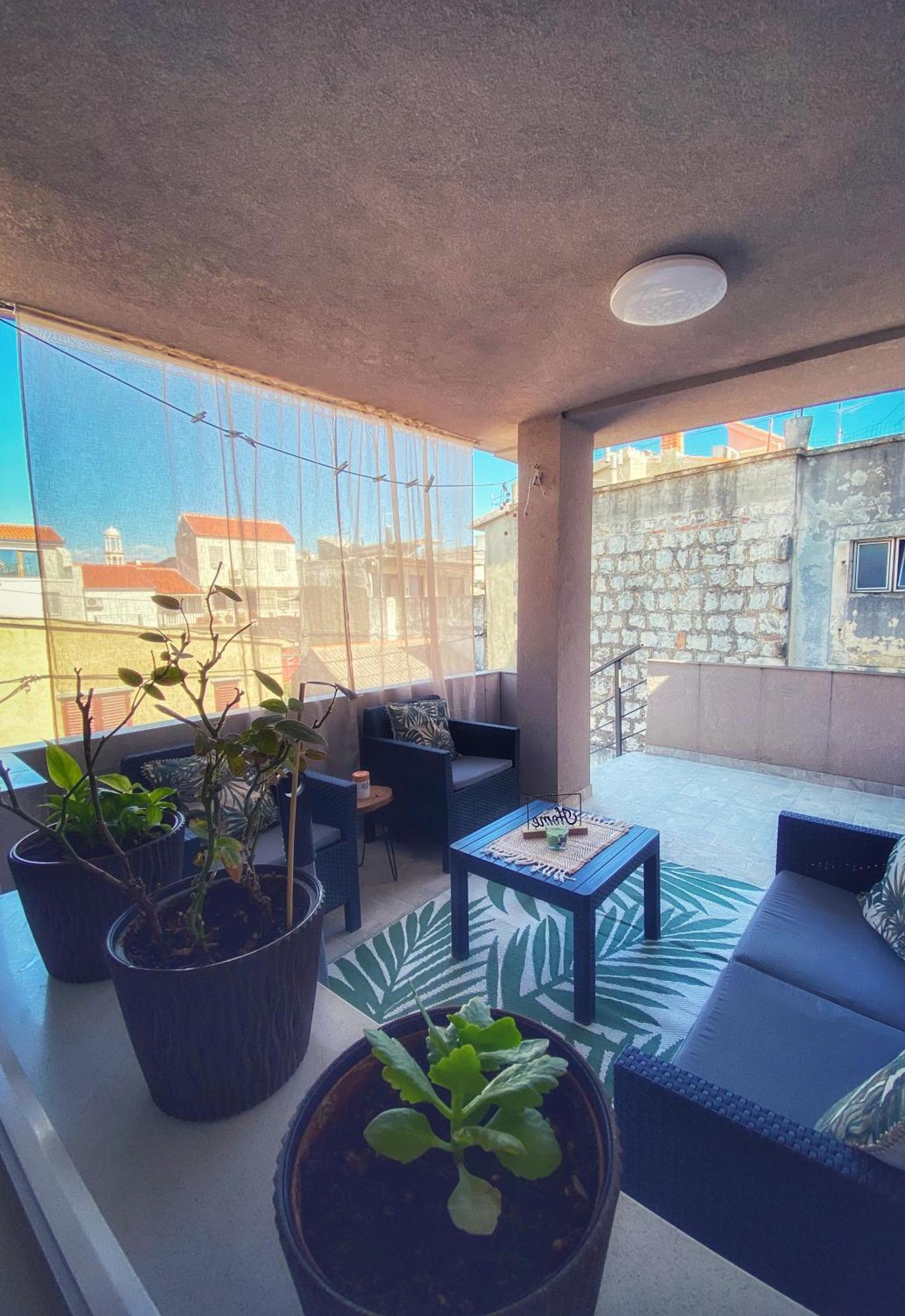 Adriana Near The Airport And The Apartment Kastela