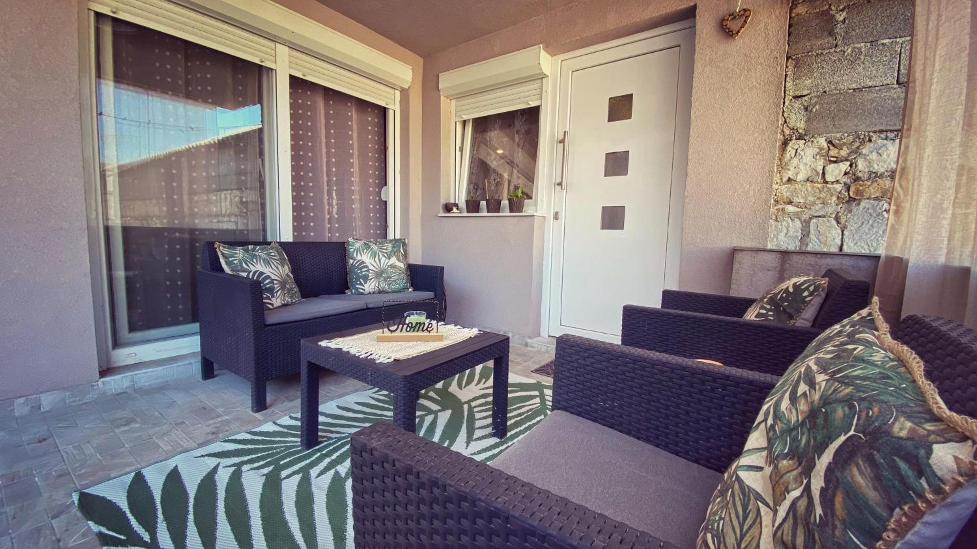 Apartment Adriana Near The Airport And The Kastela