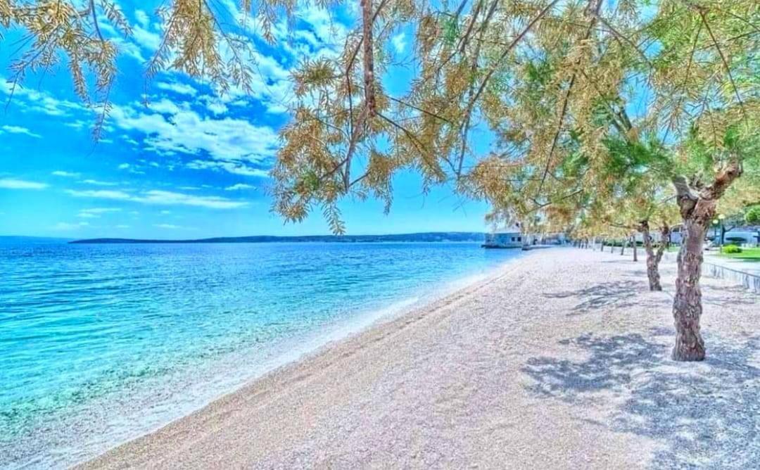 Apartment Adriana Near The Airport And The Kastela